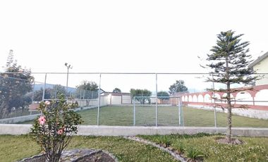 Vive en tranquilidad: Casa en urbanización segura con canchas, BBQ y sala comunal en Sangolquí