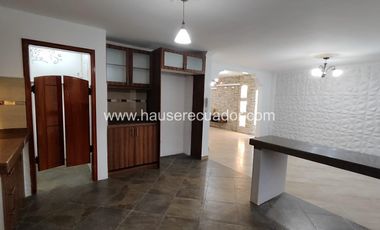 Vive en tranquilidad: Casa en urbanización segura con canchas, BBQ y sala comunal en Sangolquí