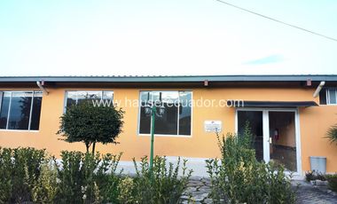 Vive en tranquilidad: Casa en urbanización segura con canchas, BBQ y sala comunal en Sangolquí