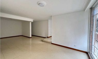 Se arrienda apartamento en Medellin sector Laureles