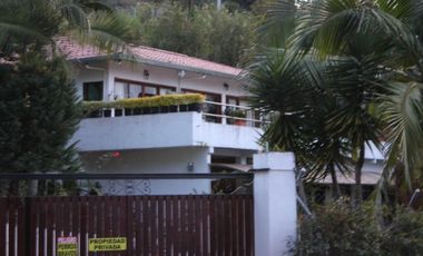 Finca moderna en El Peñol con acceso y vista a la Represa MGE