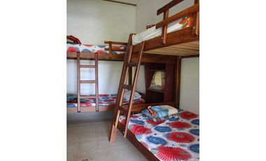 Finca moderna en El Peñol con acceso y vista a la Represa MGE