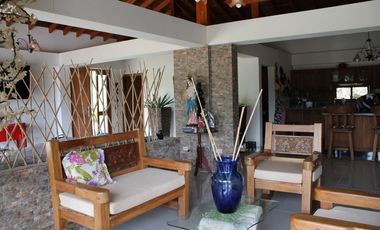 Finca moderna en El Peñol con acceso y vista a la Represa MGE