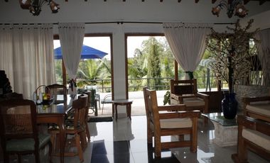 Finca moderna en El Peñol con acceso y vista a la Represa MGE