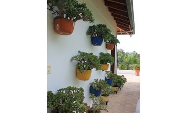 Finca moderna en El Peñol con acceso y vista a la Represa MGE