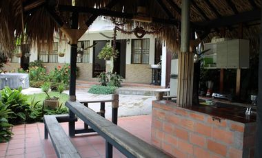 Finca moderna en El Peñol con acceso y vista a la Represa MGE