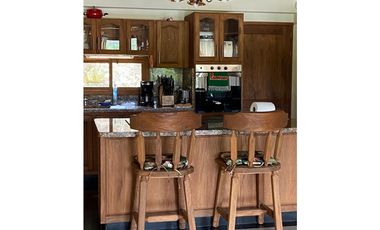 Finca moderna en El Peñol con acceso y vista a la Represa MGE