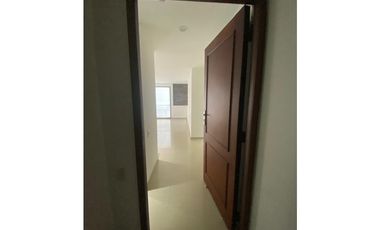 SE ARRIENDA APTO 1ER PISO LAGOS DEL POLO I