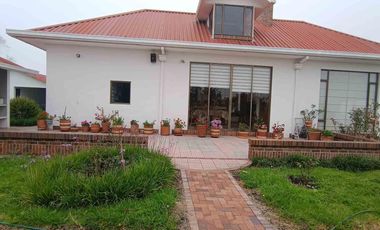 En venta Encantadora Finca en Zipacón, Cundinamarca