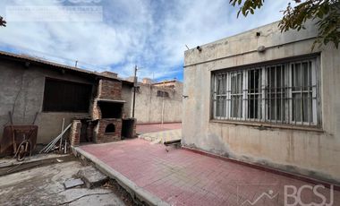 Casa en  Av. Libertador casi circunvalación - Santa Lucía - San Juan
