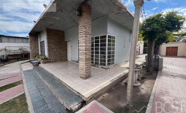 Casa en  Av. Libertador casi circunvalación - Santa Lucía - San Juan