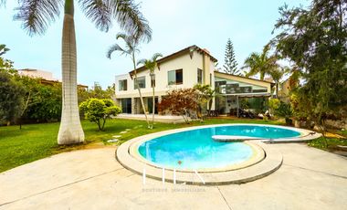 Ideal para familias que buscan amplitud con piscina, amplio jardín y chimeneas