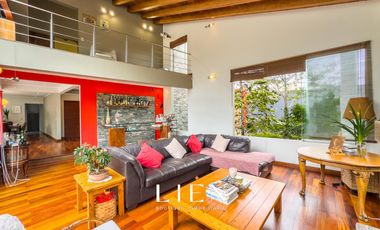 Ideal para familias que buscan amplitud con piscina, amplio jardín y chimeneas