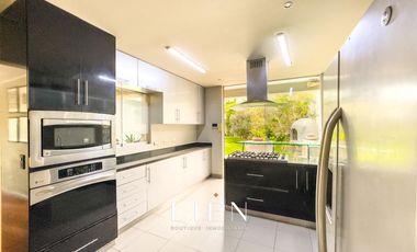 Ideal para familias que buscan amplitud con piscina, amplio jardín y chimeneas