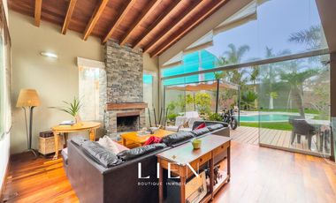 Ideal para familias que buscan amplitud con piscina, amplio jardín y chimeneas