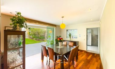 Ideal para familias que buscan amplitud con piscina, amplio jardín y chimeneas