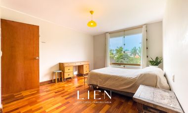 Ideal para familias que buscan amplitud con piscina, amplio jardín y chimeneas