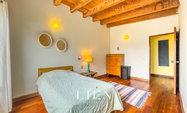 Ideal para familias que buscan amplitud con piscina, amplio jardín y chimeneas