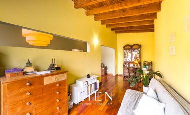 Ideal para familias que buscan amplitud con piscina, amplio jardín y chimeneas