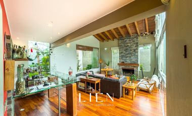 Ideal para familias que buscan amplitud con piscina, amplio jardín y chimeneas