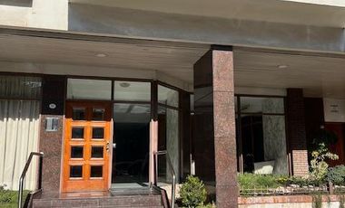 Departamento de 4 ambientes con cochera en