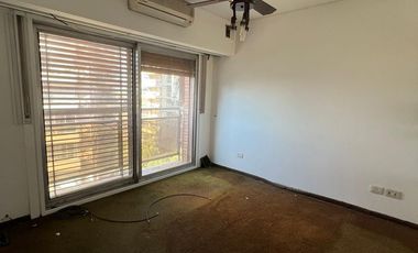 Departamento de 4 ambientes con cochera en