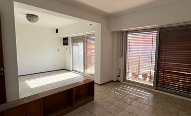 Departamento de 4 ambientes con cochera en