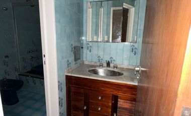 Departamento de 4 ambientes con cochera en
