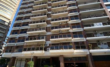 Departamento de 4 ambientes con cochera en
