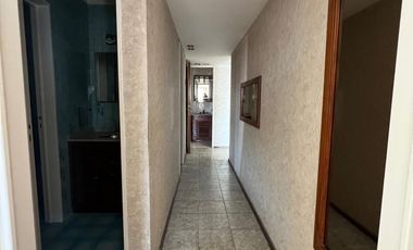 Departamento de 4 ambientes con cochera en