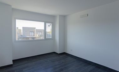 Casa en alquiler en Vila Marina II 5 dormitorios más escritorio. Con Amarra