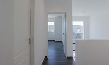 Casa en alquiler en Vila Marina II 5 dormitorios más escritorio. Con Amarra