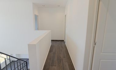 Casa en alquiler en Vila Marina II 5 dormitorios más escritorio. Con Amarra
