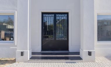 Casa en alquiler en Vila Marina II 5 dormitorios más escritorio. Con Amarra