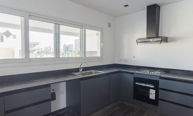 Casa en alquiler en Vila Marina II 5 dormitorios más escritorio. Con Amarra