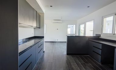 Casa en alquiler en Vila Marina II 5 dormitorios más escritorio. Con Amarra