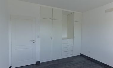 Casa en alquiler en Vila Marina II 5 dormitorios más escritorio. Con Amarra