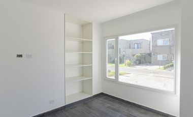 Casa en alquiler en Vila Marina II 5 dormitorios más escritorio. Con Amarra