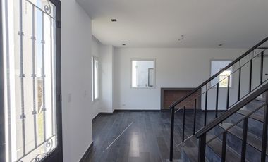 Casa en alquiler en Vila Marina II 5 dormitorios más escritorio. Con Amarra
