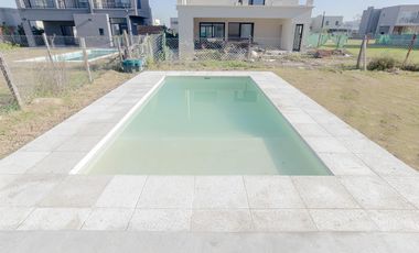 Casa en alquiler en Vila Marina II 5 dormitorios más escritorio. Con Amarra