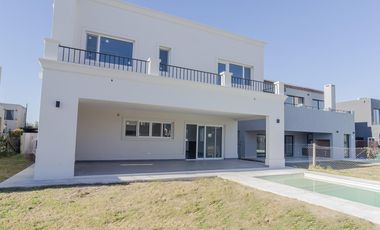 Casa en alquiler en Vila Marina II 5 dormitorios más escritorio. Con Amarra