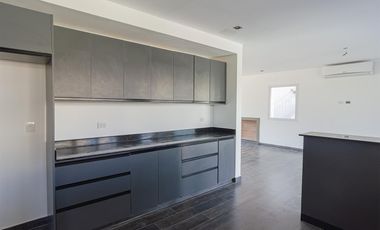 Casa en alquiler en Vila Marina II 5 dormitorios más escritorio. Con Amarra