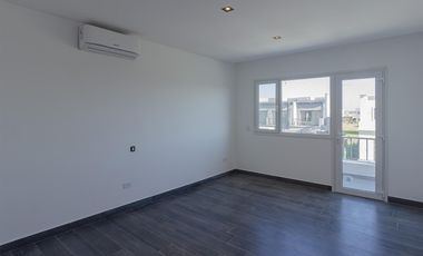 Casa en alquiler en Vila Marina II 5 dormitorios más escritorio. Con Amarra