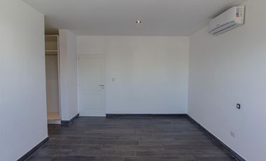 Casa en alquiler en Vila Marina II 5 dormitorios más escritorio. Con Amarra