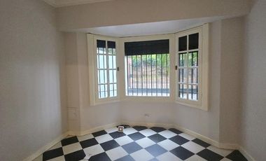 Casa en alquiler en Lomas de San Isidro 3 dormitorios