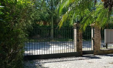 Casa en alquiler en Lomas de San Isidro 3 dormitorios