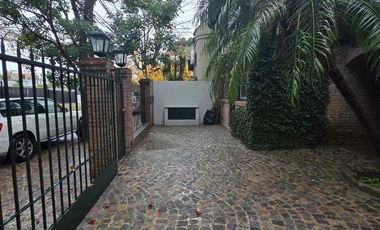 Casa en alquiler en Lomas de San Isidro 3 dormitorios