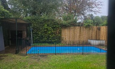 Casa en alquiler en Lomas de San Isidro 3 dormitorios