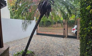 Casa en alquiler en Lomas de San Isidro 3 dormitorios