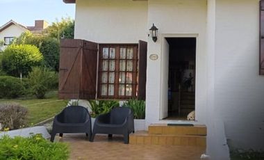 Casa en venta - 3 Dormitorios 2 Baños - Villa Gesell